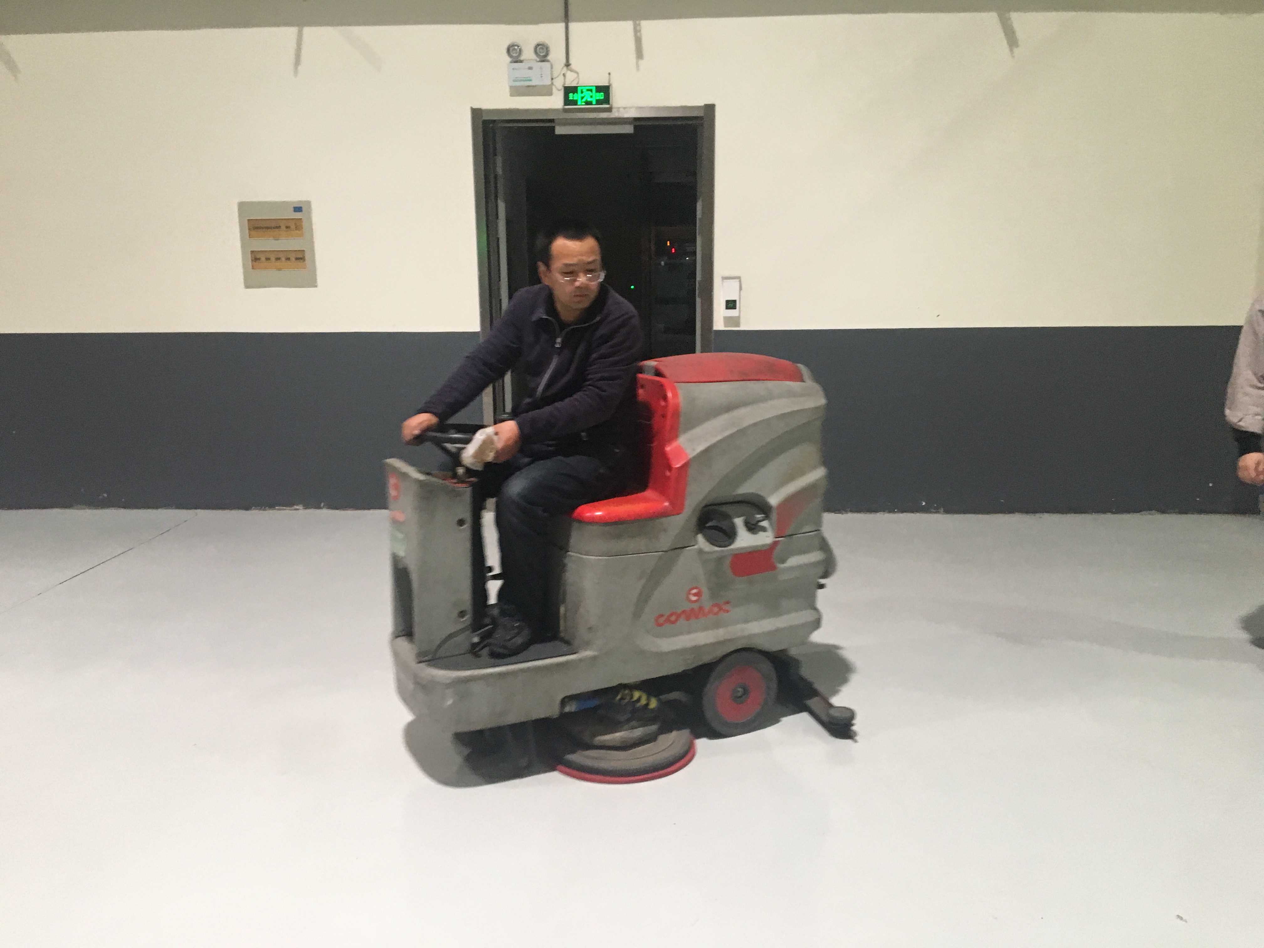 駕駛式掃地車(chē)